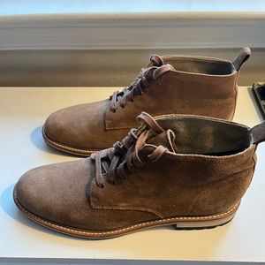 Men’s Banana Republic Brown/tan suede leather boots. Size 9 Worn once. Like new.